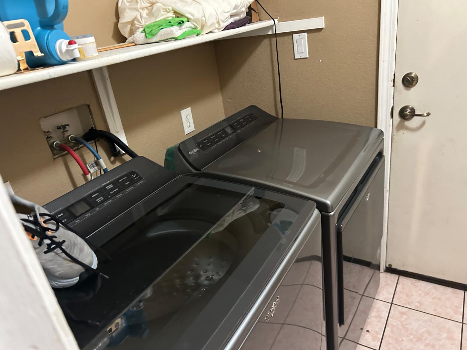 624 Park Hurst Way Modesto, CA 95358 - Photo 12 of 13 a close up of a sink