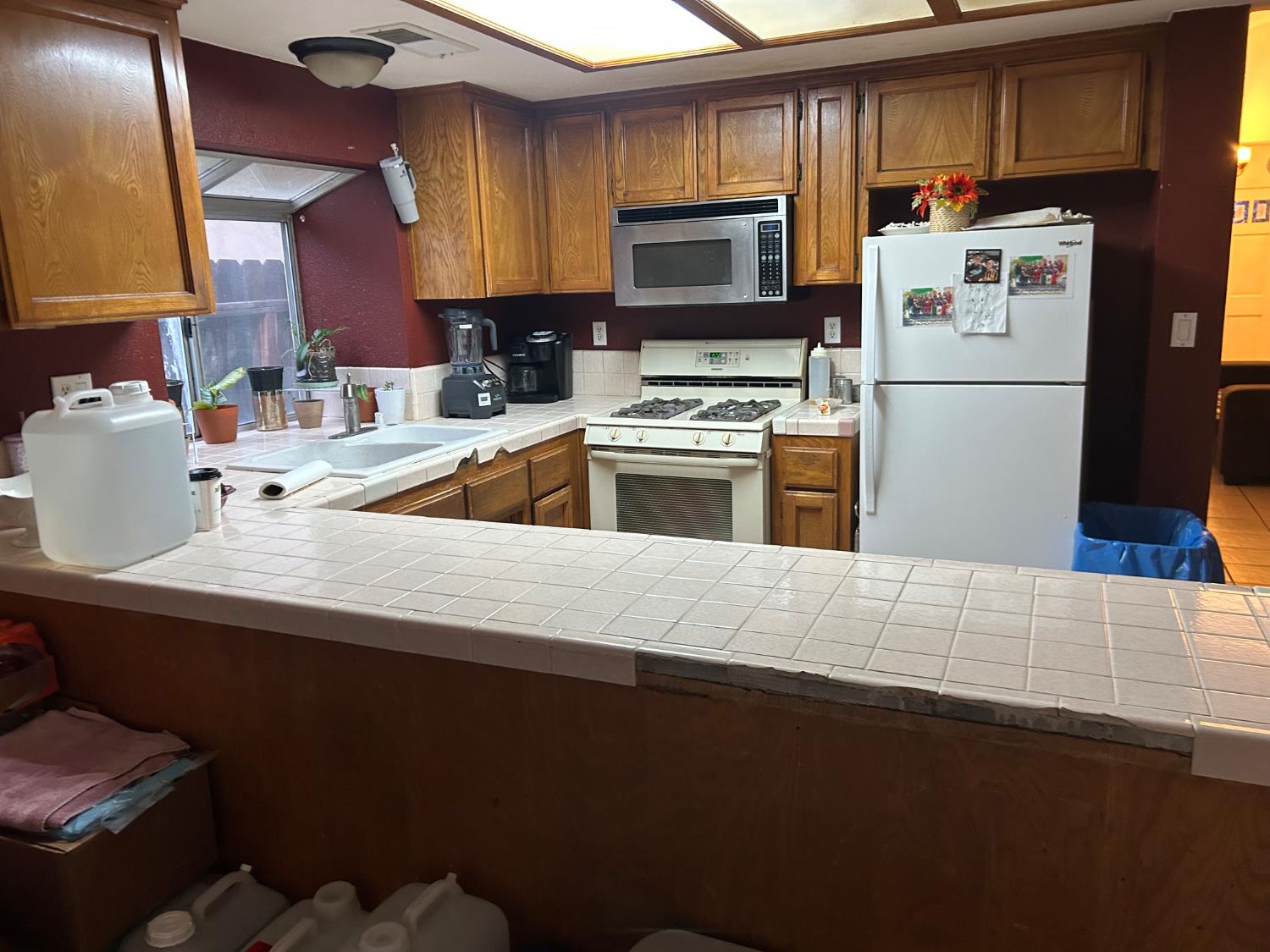 624 Park Hurst Way Modesto, CA 95358 - Photo 6 of 13 a kitchen with granite countertop a refrigerator stove top oven a sink and dishwasher