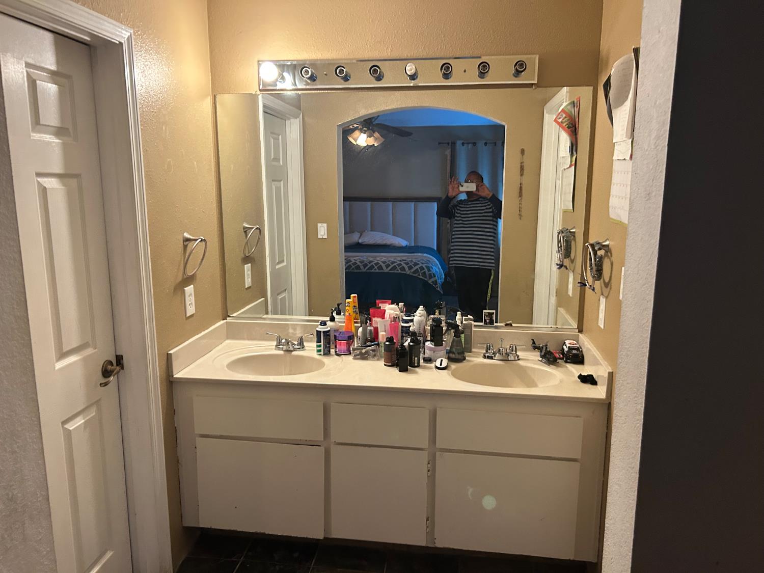 624 Park Hurst Way Modesto, CA 95358 - Photo 10 of 13 a bathroom with a double vanity sink and a mirror