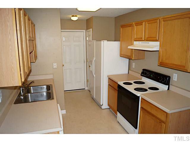 1205 Meadow Moss Court Raleigh, NC 27613 - Photo 4 of 13 Kitchen
