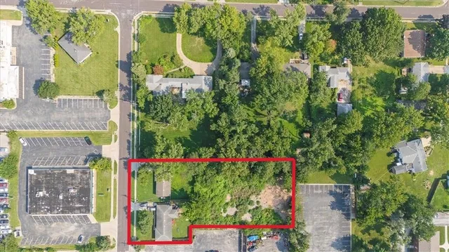 $1,000,000 | 8231 Travis Street, Overland Park, KS 66204