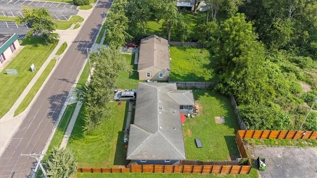 $1,000,000 | 8231 Travis Street, Overland Park, KS 66204