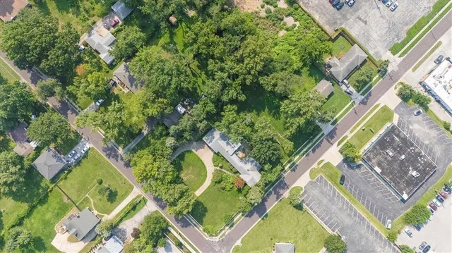 $1,000,000 | 8231 Travis Street, Overland Park, KS 66204