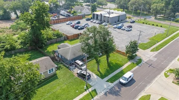 $1,000,000 | 8231 Travis Street, Overland Park, KS 66204