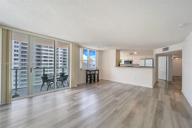 $5,500 | 1155 Brickell Bay Drive, Unit 1602, Miami, FL 33131