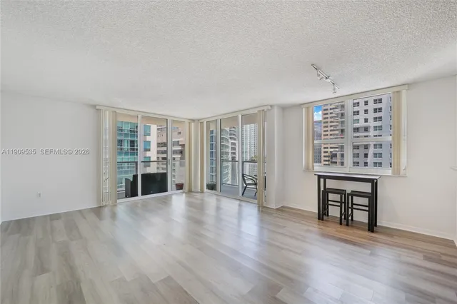 $5,500 | 1155 Brickell Bay Drive, Unit 1602, Miami, FL 33131