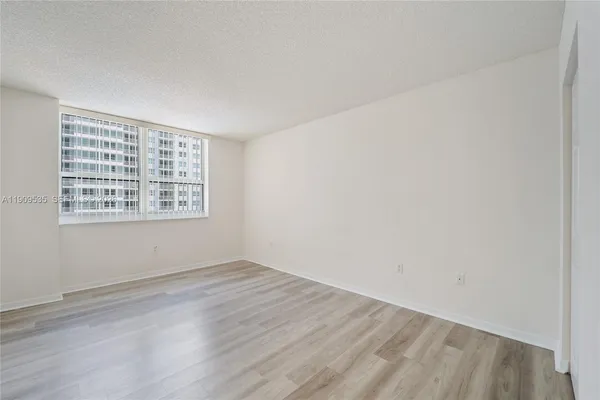 $5,300 | 1155 Brickell Bay Drive, Unit 1602, Miami, FL 33131