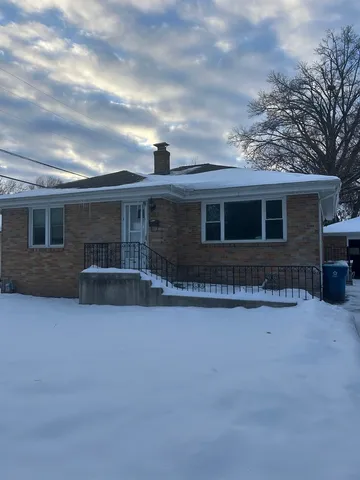 $1,450 | 716 Henry Street, Peru, IL 61354