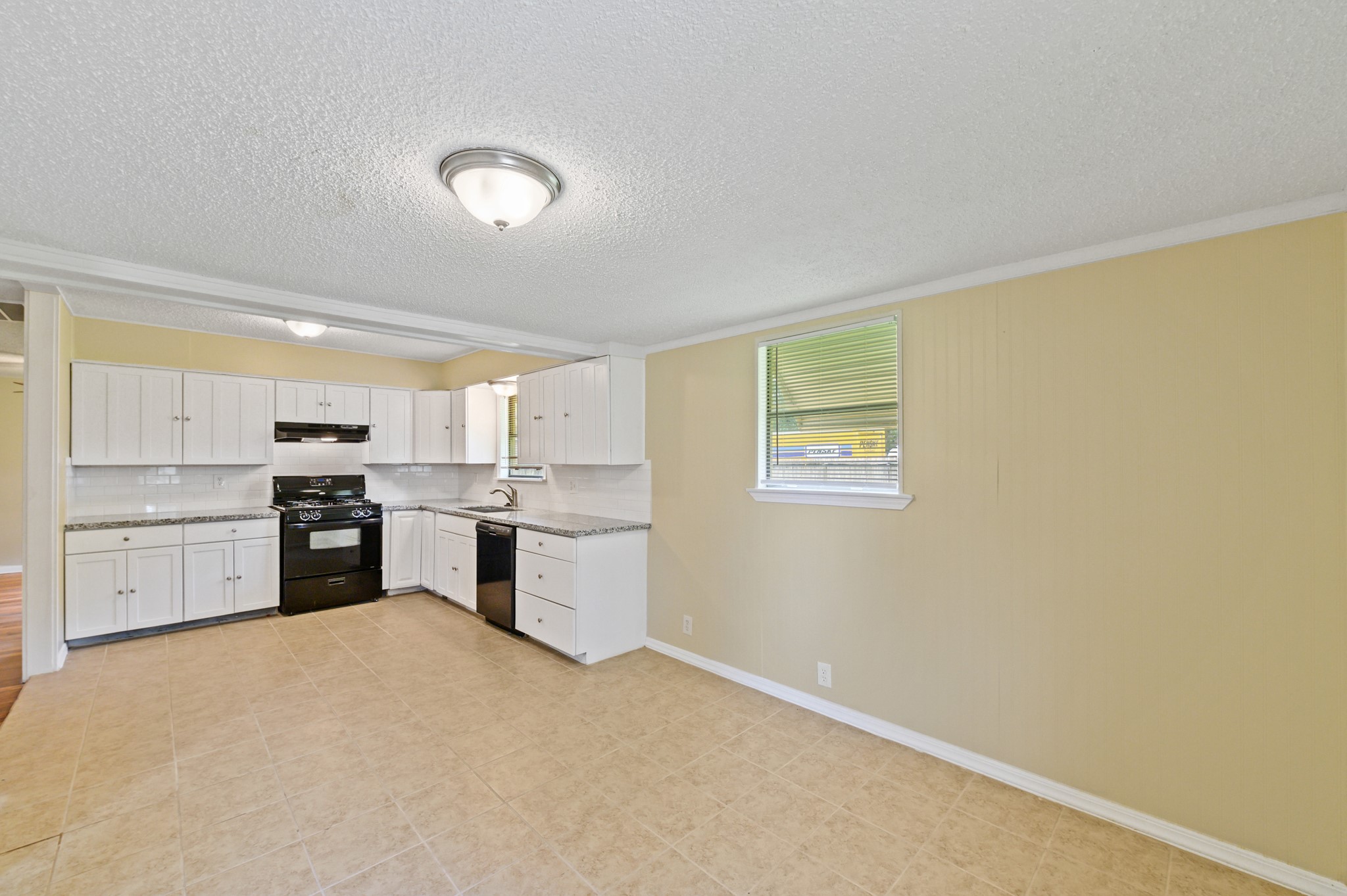 821 Miller Street Angleton, TX 77515 - Photo 3 of 13