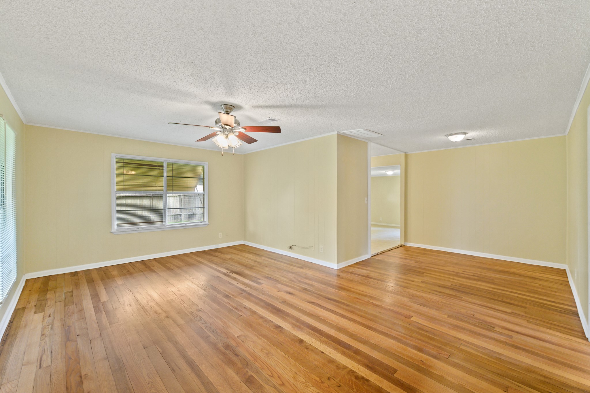 821 Miller Street Angleton, TX 77515 - Photo 6 of 13