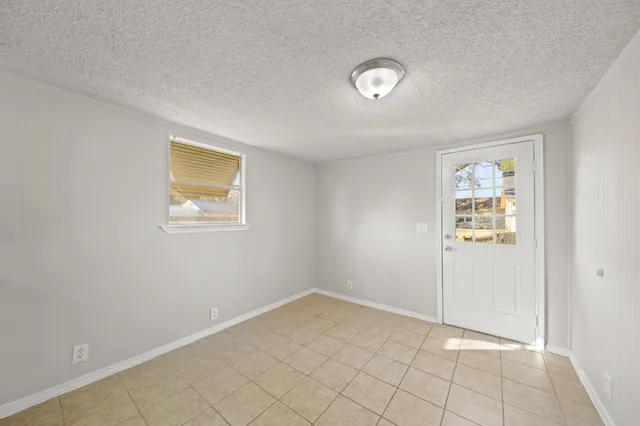 $1,550 | 821 Miller Street, Angleton, TX 77515