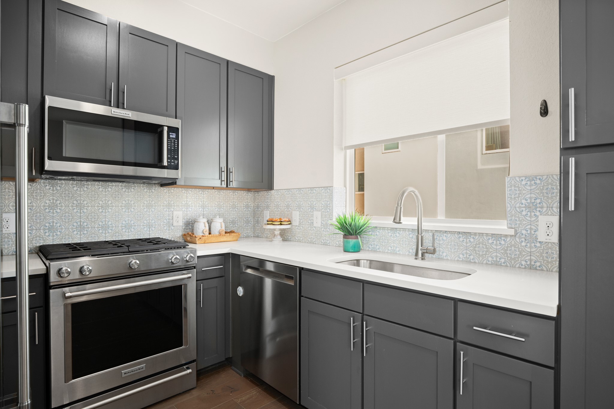 2827 Manor Road, Unit 3105 Austin, TX 78722 - Photo 16 of 26 a kitchen with a sink stove and microwave