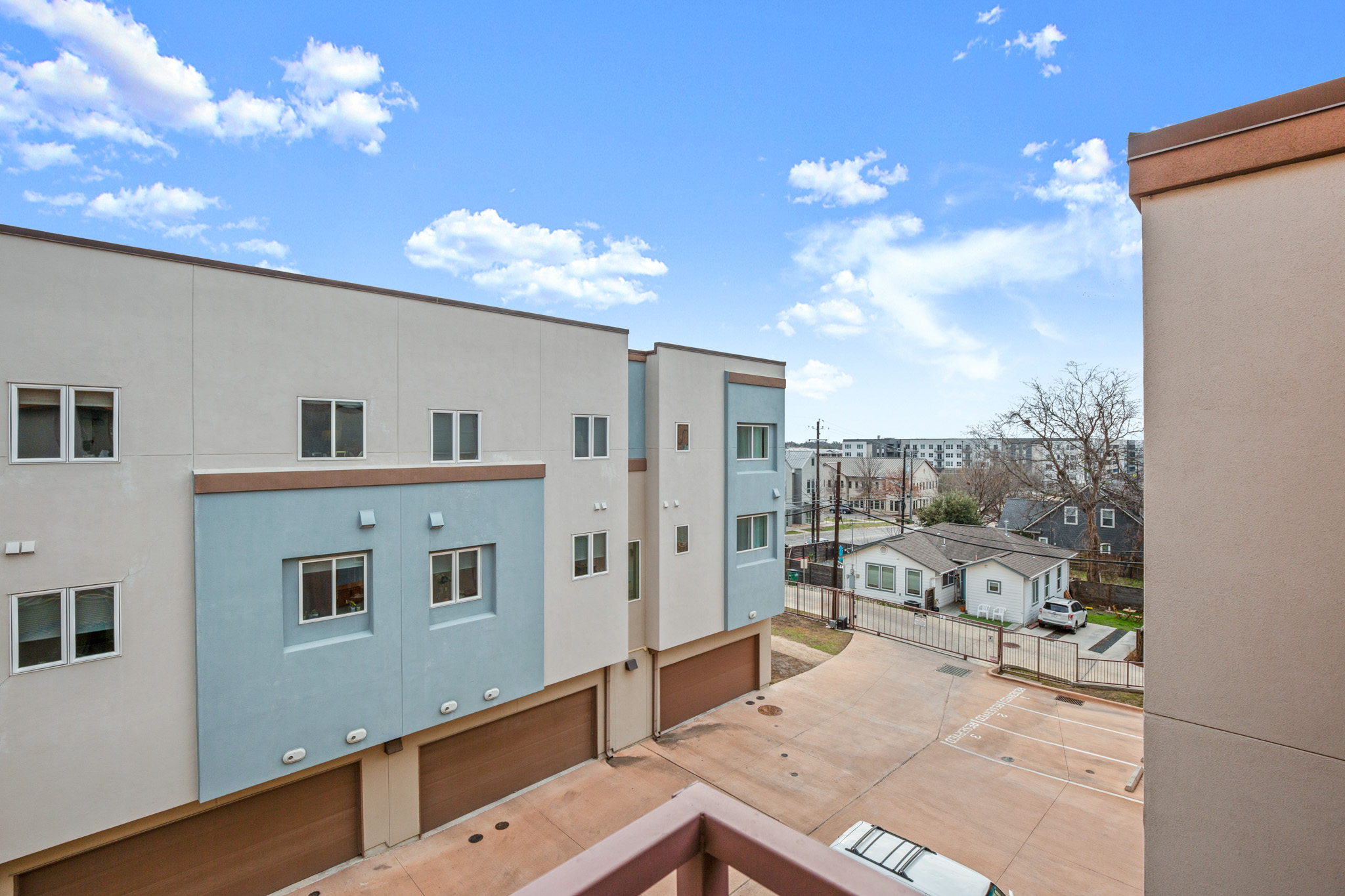 2827 Manor Road, Unit 3105 Austin, TX 78722 - Photo 19 of 26 a view of a living room with furniture