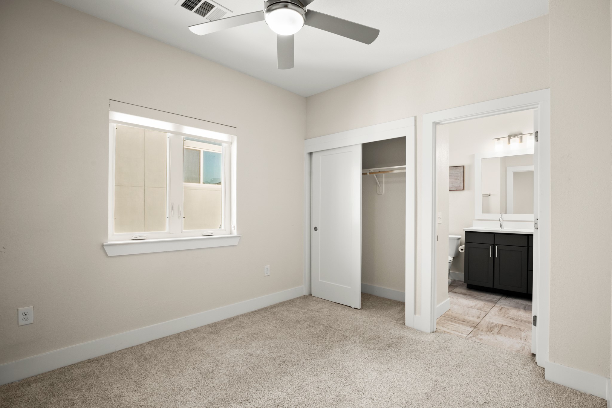 2827 Manor Road, Unit 3105 Austin, TX 78722 - Photo 20 of 26 a view of an empty room with a bathroom