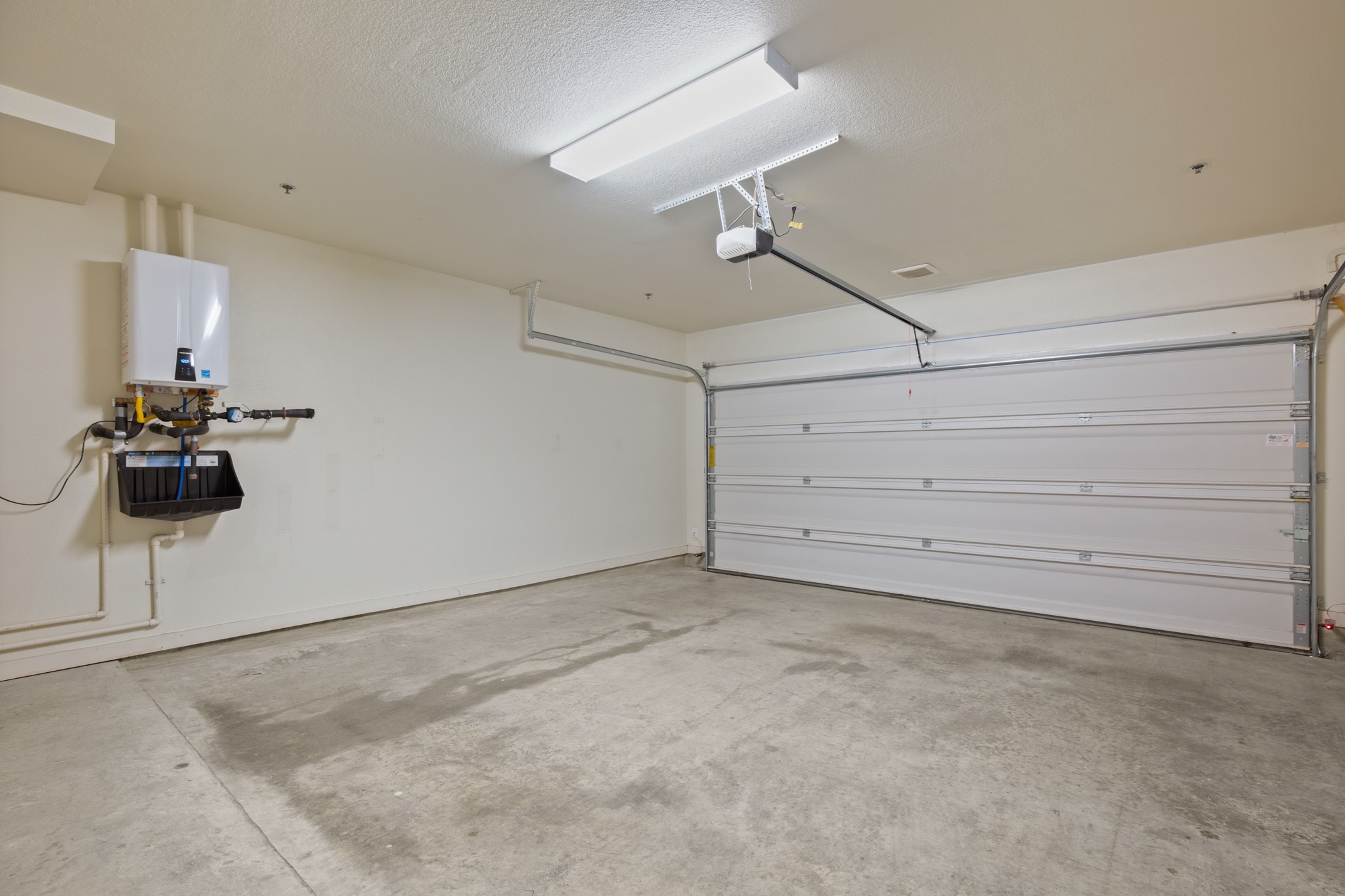 2827 Manor Road, Unit 3105 Austin, TX 78722 - Photo 24 of 26 a view of a garage