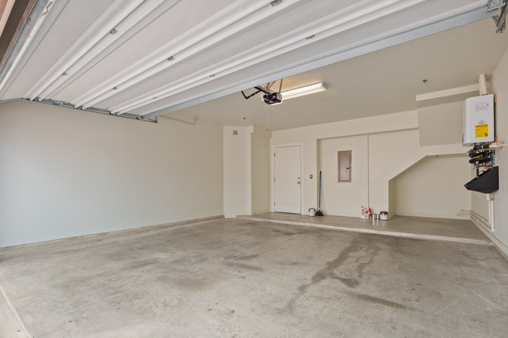 2827 Manor Road, Unit 3105 Austin, TX 78722 - Photo 25 of 26 a view of an empty room