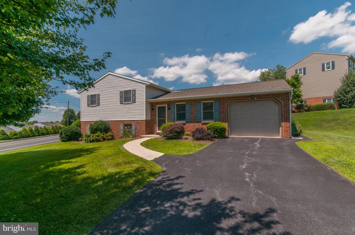 400 Snyder Road Lititz, PA 17543 - Photo 1 of 23 Gallery Image 1