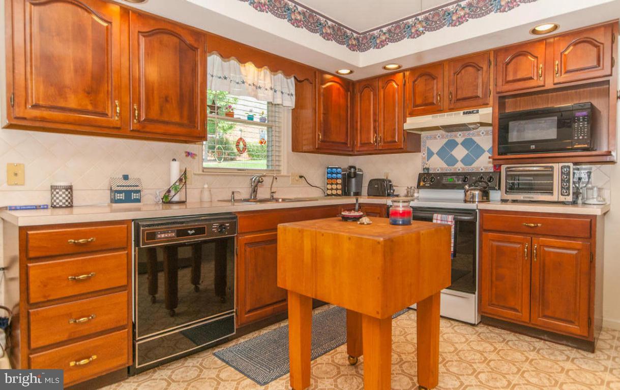 400 Snyder Road Lititz, PA 17543 - Photo 7 of 23 Gallery Image 7