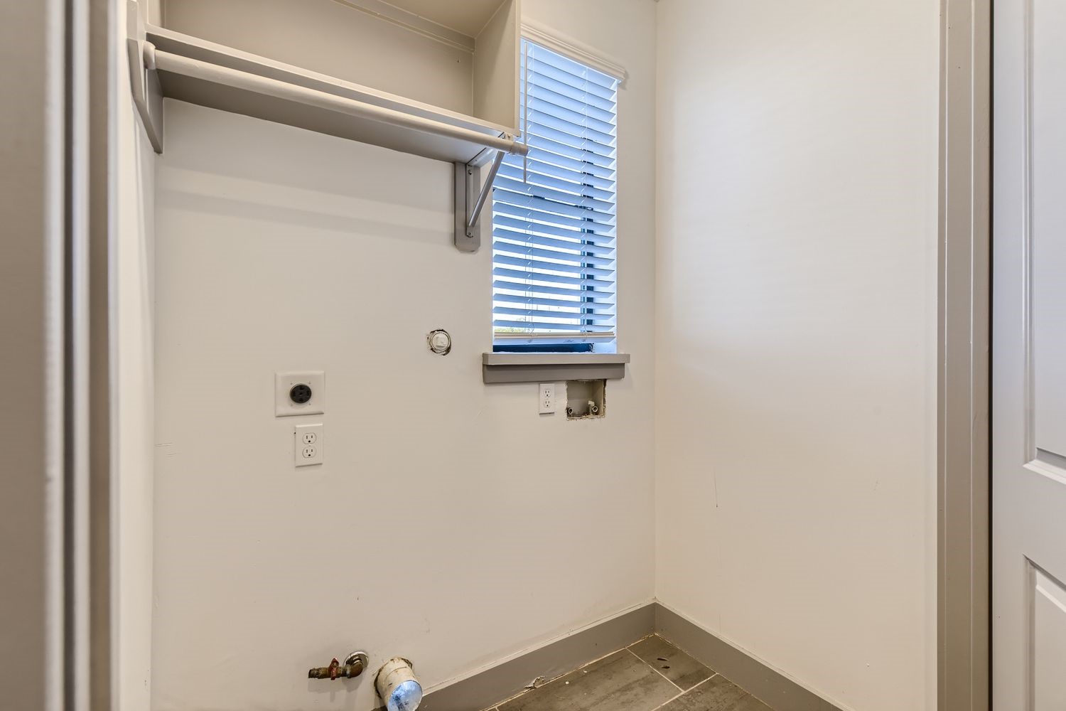 2208 Arabelle Street Houston, TX 77007 - Photo 19 of 26 a view of a small space