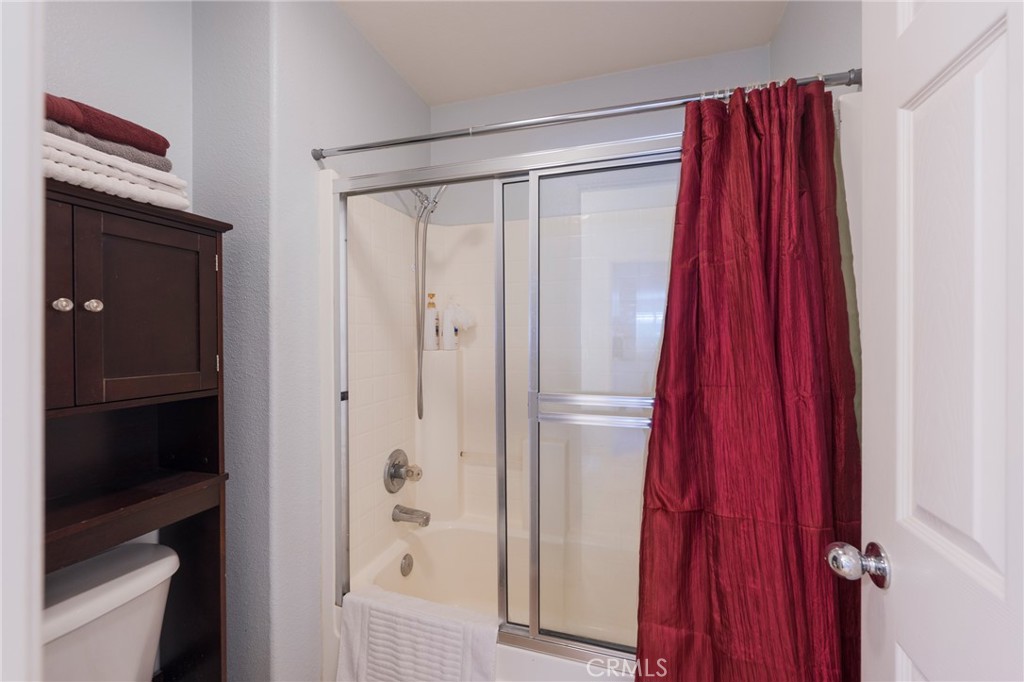 32914 Willow Bay Road Wildomar, CA 92595 - Photo 28 of 36 Upstairs bathroom 1