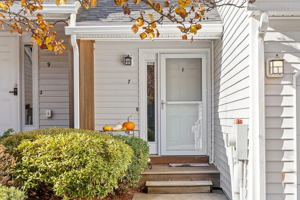 7 Green Briar Road, Unit 7 Fitchburg, MA 01420 - Photo 32 of 34 a front view of a house with a garden
