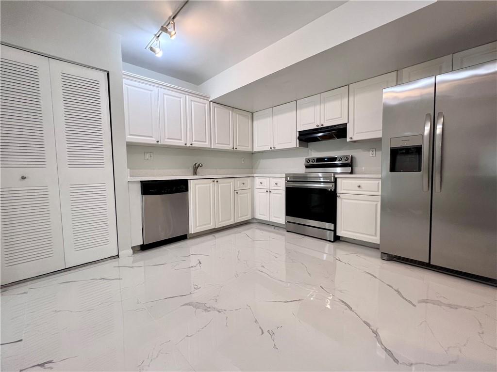 701 North Pine Island Road, Unit 303 Plantation, FL 33324 - Photo 1 of 20