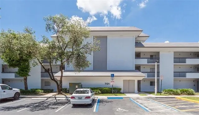 $3,000 | 701 North Pine Island Road, Unit 303, Plantation, FL 33324