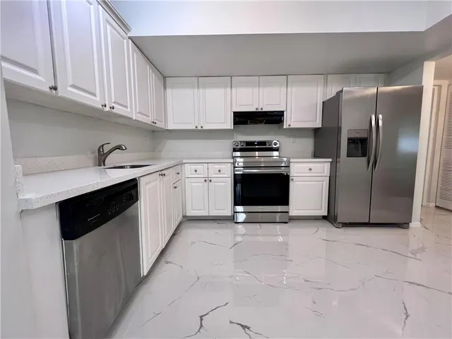 $3,000 | 701 North Pine Island Road, Unit 303, Plantation, FL 33324