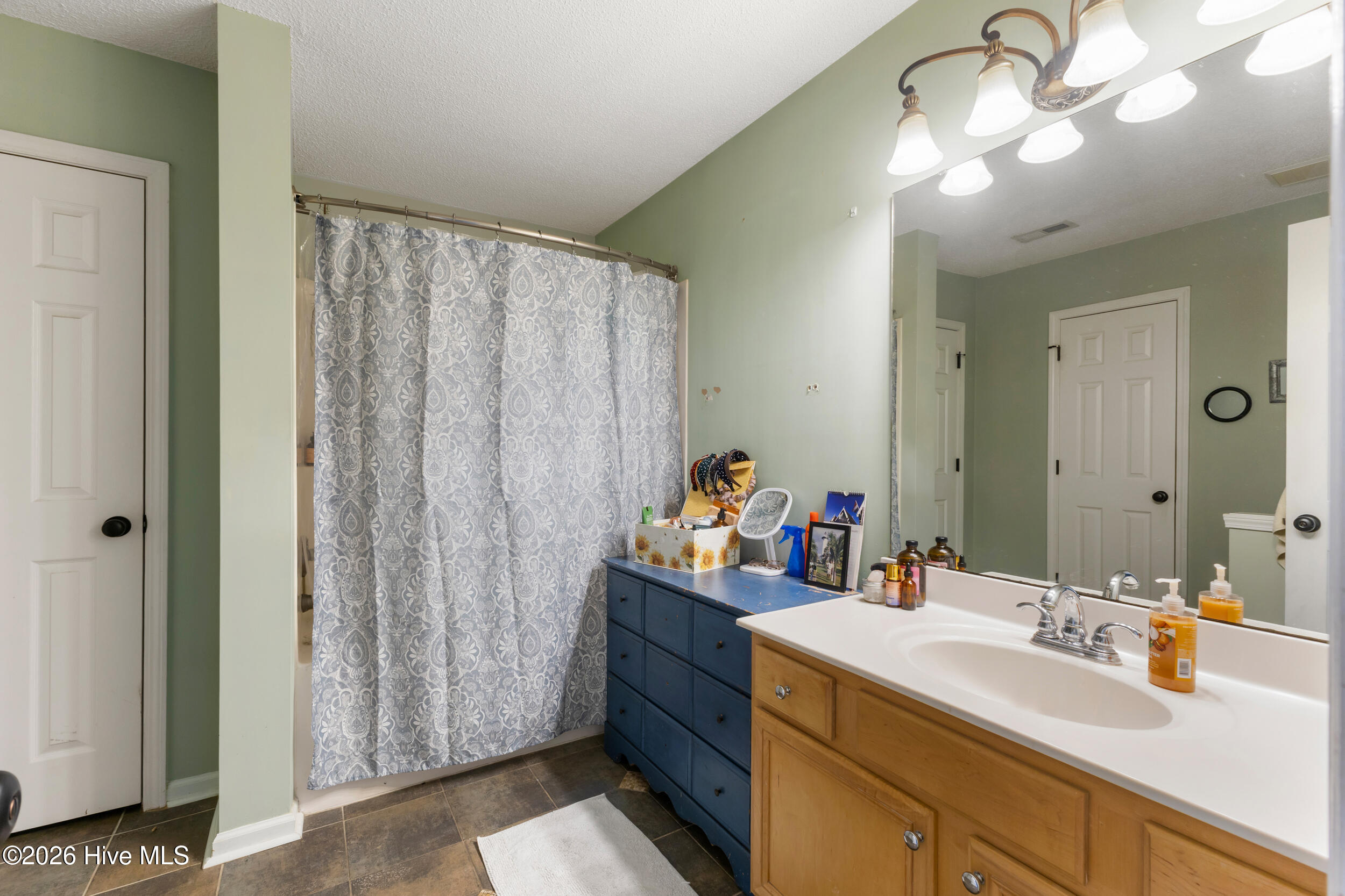 6604 Stoddard Road Wilmington, NC 28412 - Photo 12 of 23 Primary Bath