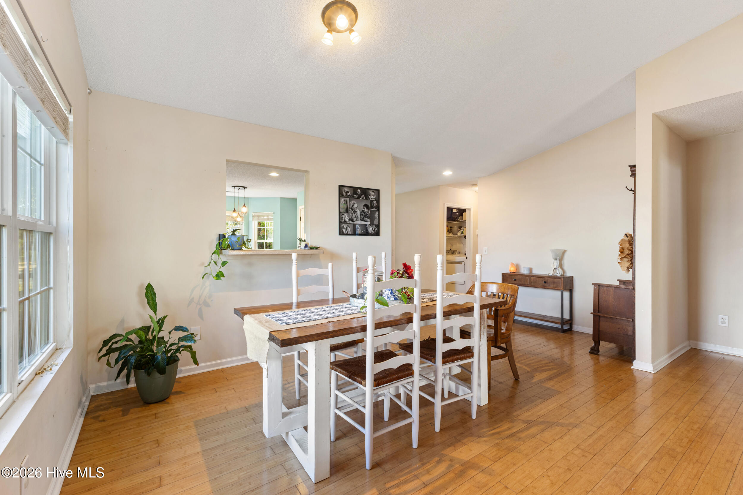 6604 Stoddard Road Wilmington, NC 28412 - Photo 3 of 23 Dining Area
