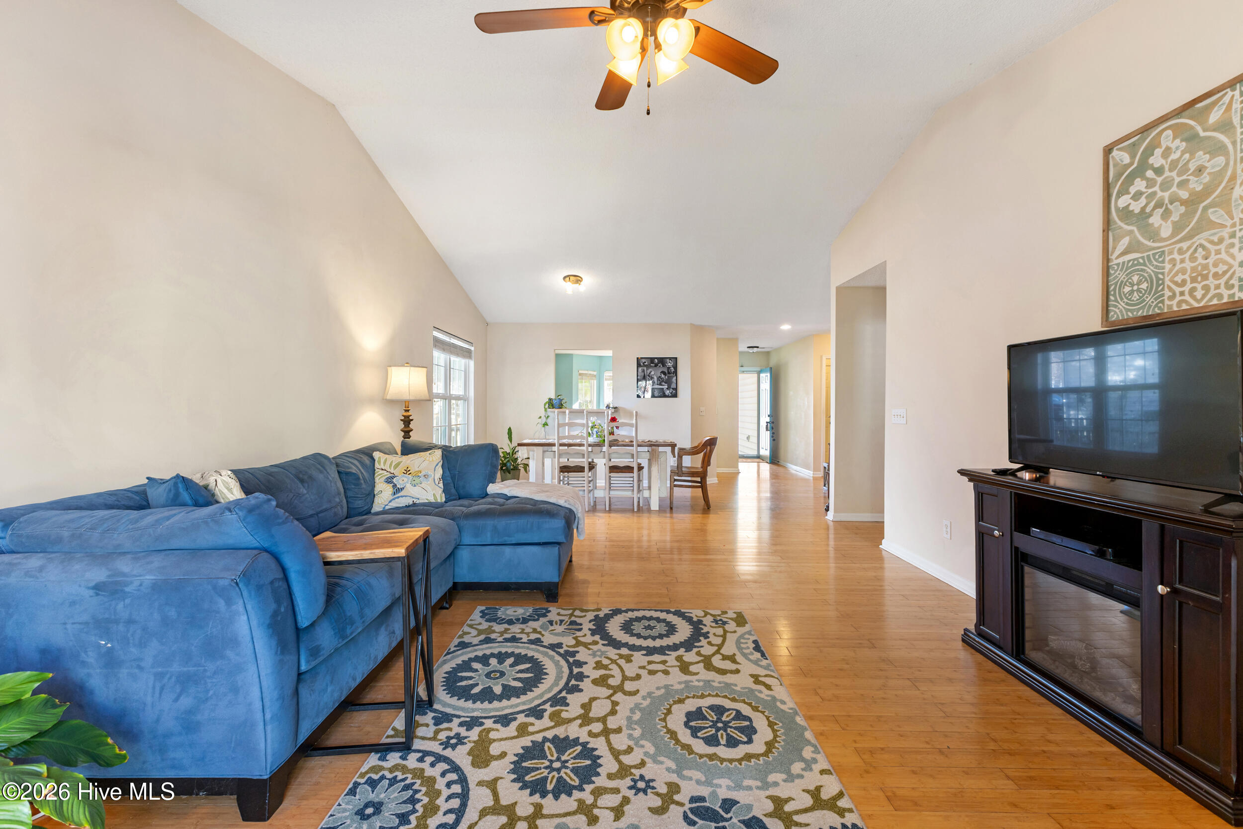 6604 Stoddard Road Wilmington, NC 28412 - Photo 5 of 23 Vaulted Ceilings