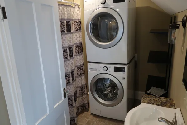 $2,495 | 5 Green Street, Exeter, NH 03833