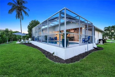 $1,295,000 | 711 Tigertail Court, Marco Island, FL 34145