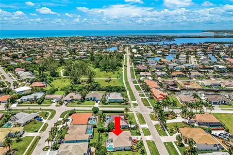 $1,295,000 | 711 Tigertail Court, Marco Island, FL 34145