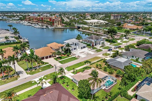 $1,249,000 | 711 Tigertail Court, Marco Island, FL 34145