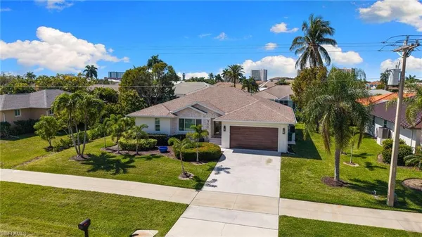 $1,249,000 | 711 Tigertail Court, Marco Island, FL 34145