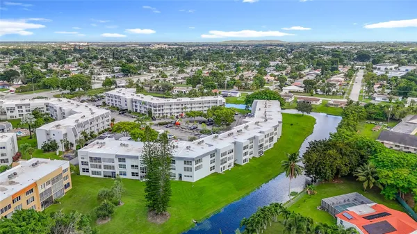 $125,000 | 6570 Royal Palm Boulevard, Unit 312, Margate, FL 33063