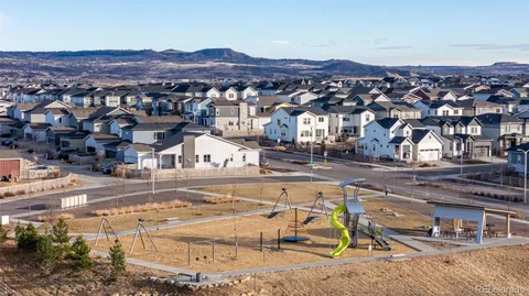 a picture of table and chairs