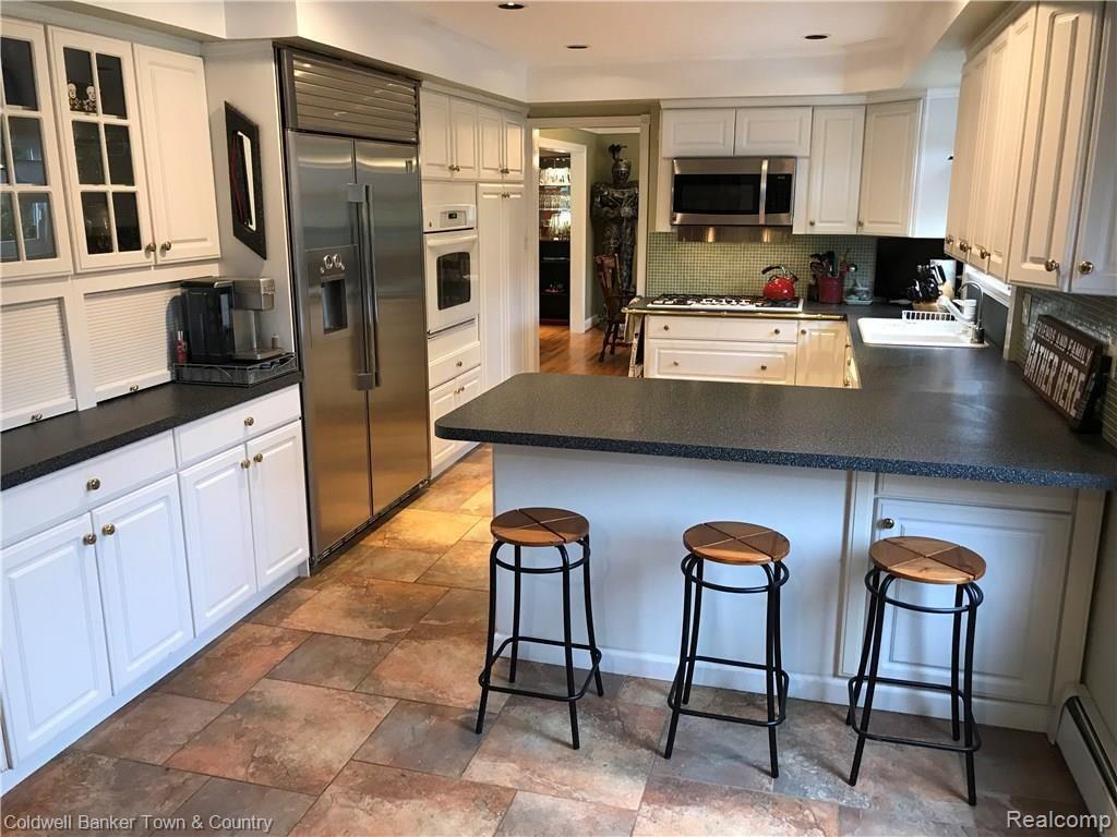 30072 Wicklow Road Farmington Hills, MI 48334 - Photo 13 of 47