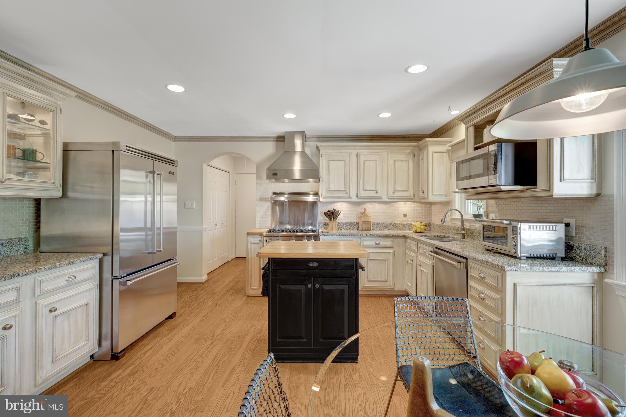 9001 Streamview Lane Vienna, VA 22182 - Photo 20 of 64 Kitchen