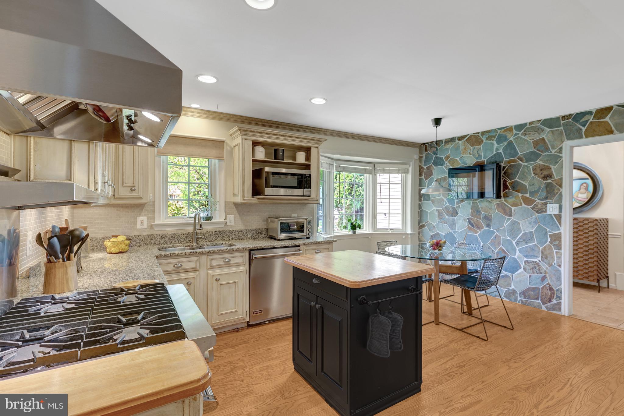 9001 Streamview Lane Vienna, VA 22182 - Photo 21 of 64 a kitchen with a sink stove and cabinets