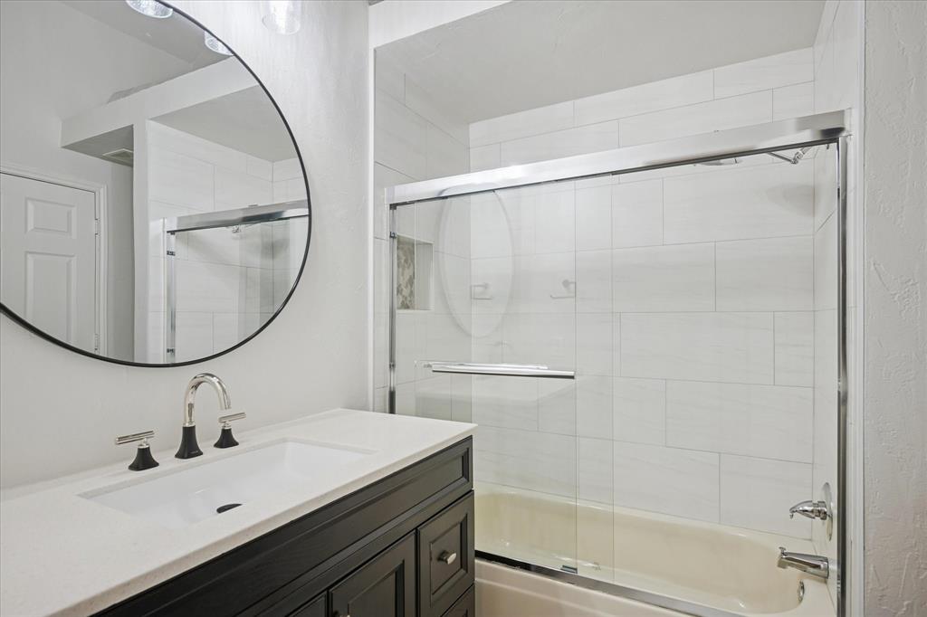 5565 Preston Oaks Road, Unit 262 Dallas, TX 75254 - Photo 17 of 19 second floor bathroom
