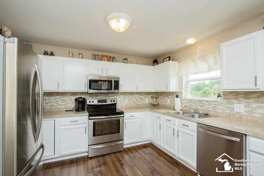 917 Hunting Creek Road Temperance, MI 48182 - Photo 17 of 42 21175752-16.JPG