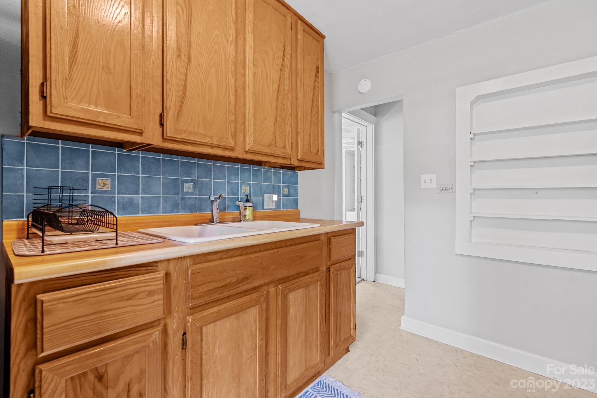 35 Old Fort Road Fairview, NC 28730 - Photo 13 of 30 a utility room with dryer and washer