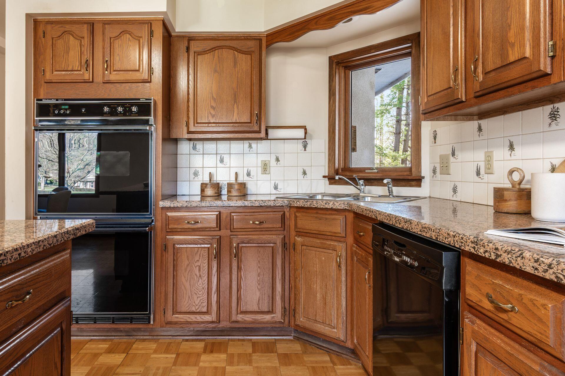 803 Old Farm Road Columbus, OH 43213 - Photo 24 of 97 Kitchen