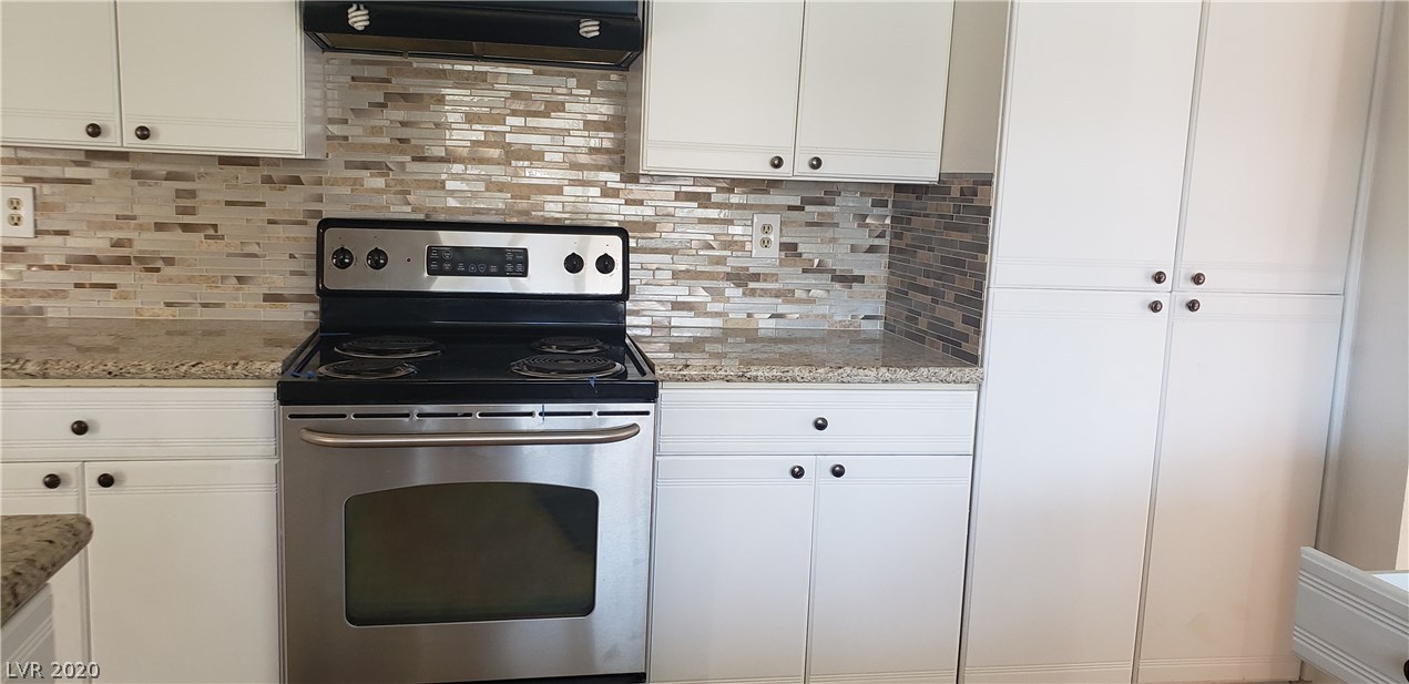 2000 Springview Drive Las Vegas, NV 89146 - Photo 3 of 6