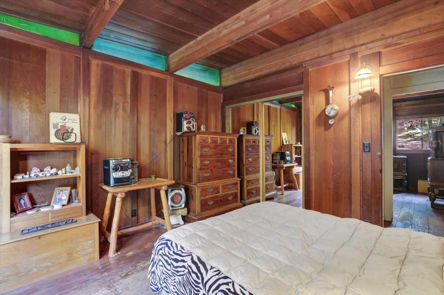 10046 Smith Road Grass Valley, CA 95949 - Photo 30 of 52 a bed room with a bed and a book shelf