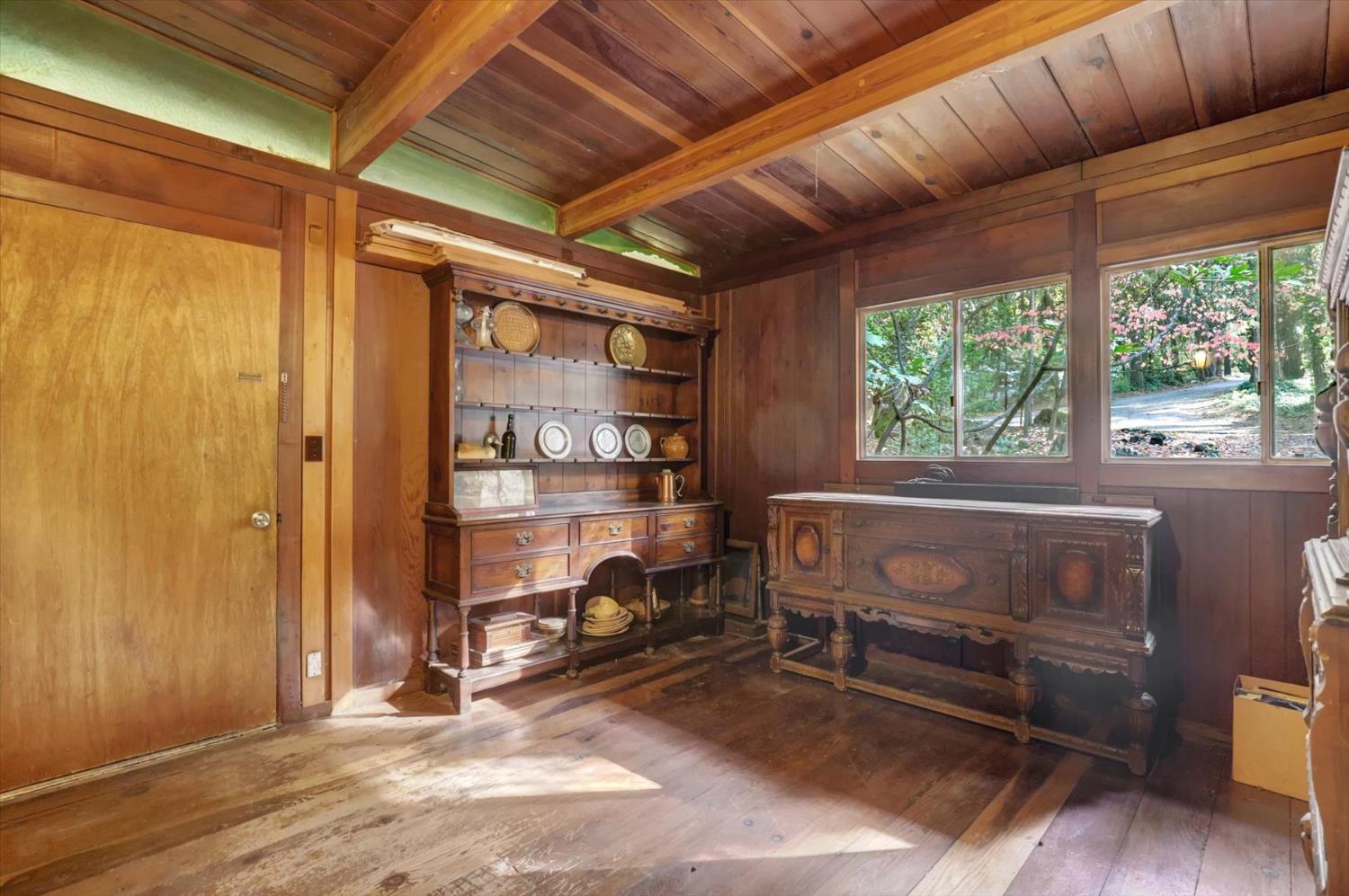 10046 Smith Road Grass Valley, CA 95949 - Photo 32 of 52 a view of room with window and wooden floor