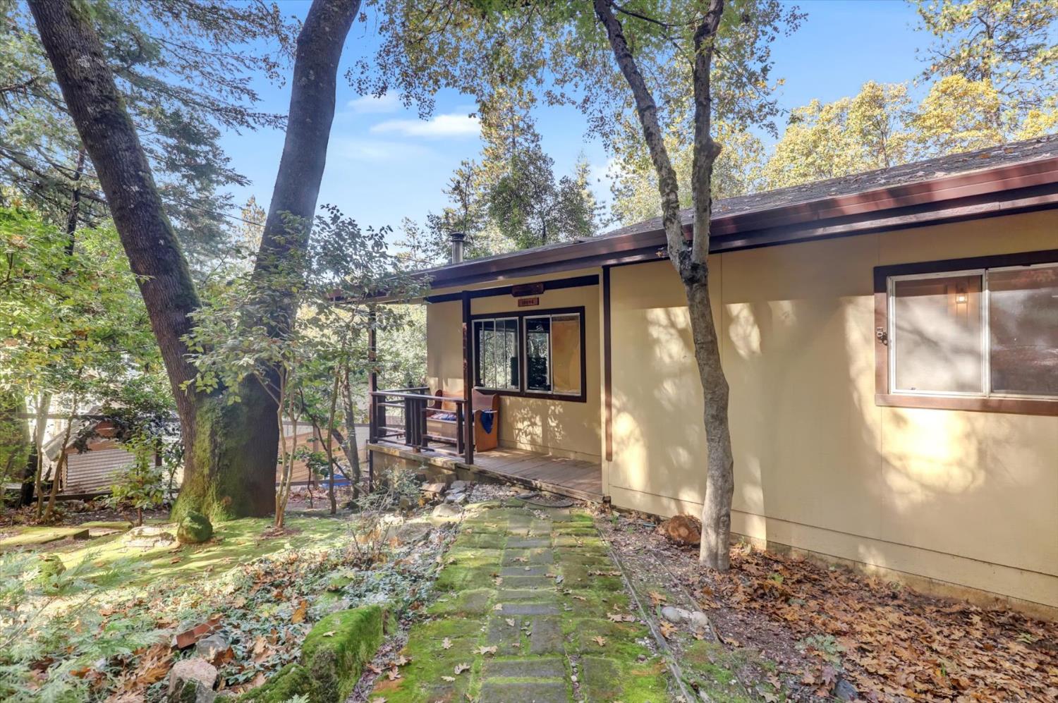 10046 Smith Road Grass Valley, CA 95949 - Photo 38 of 52 a front view of a house with garden