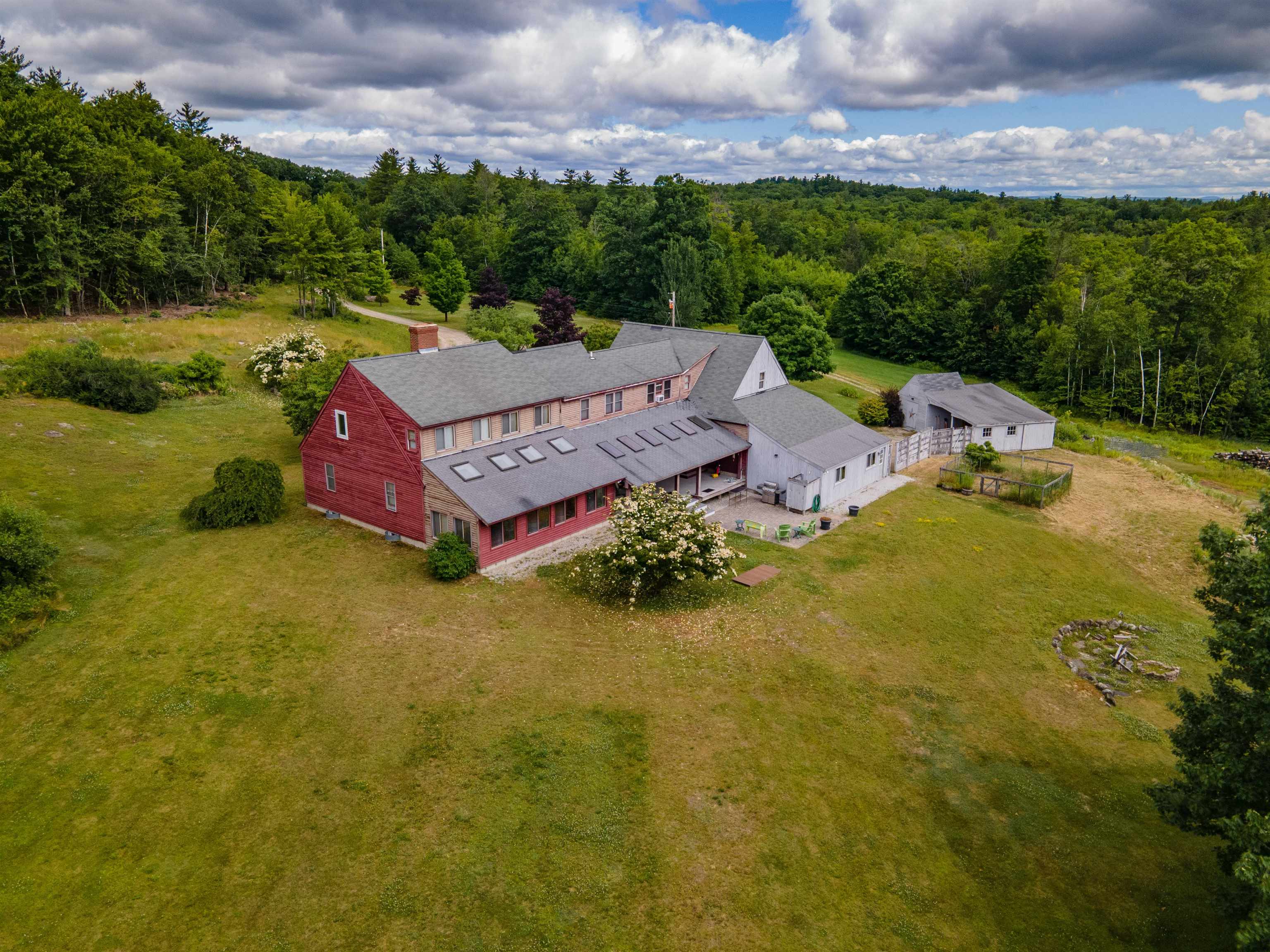 75 Hutchinson Road Chichester, NH 03258 - Photo 1 of 40 Gallery Image 1